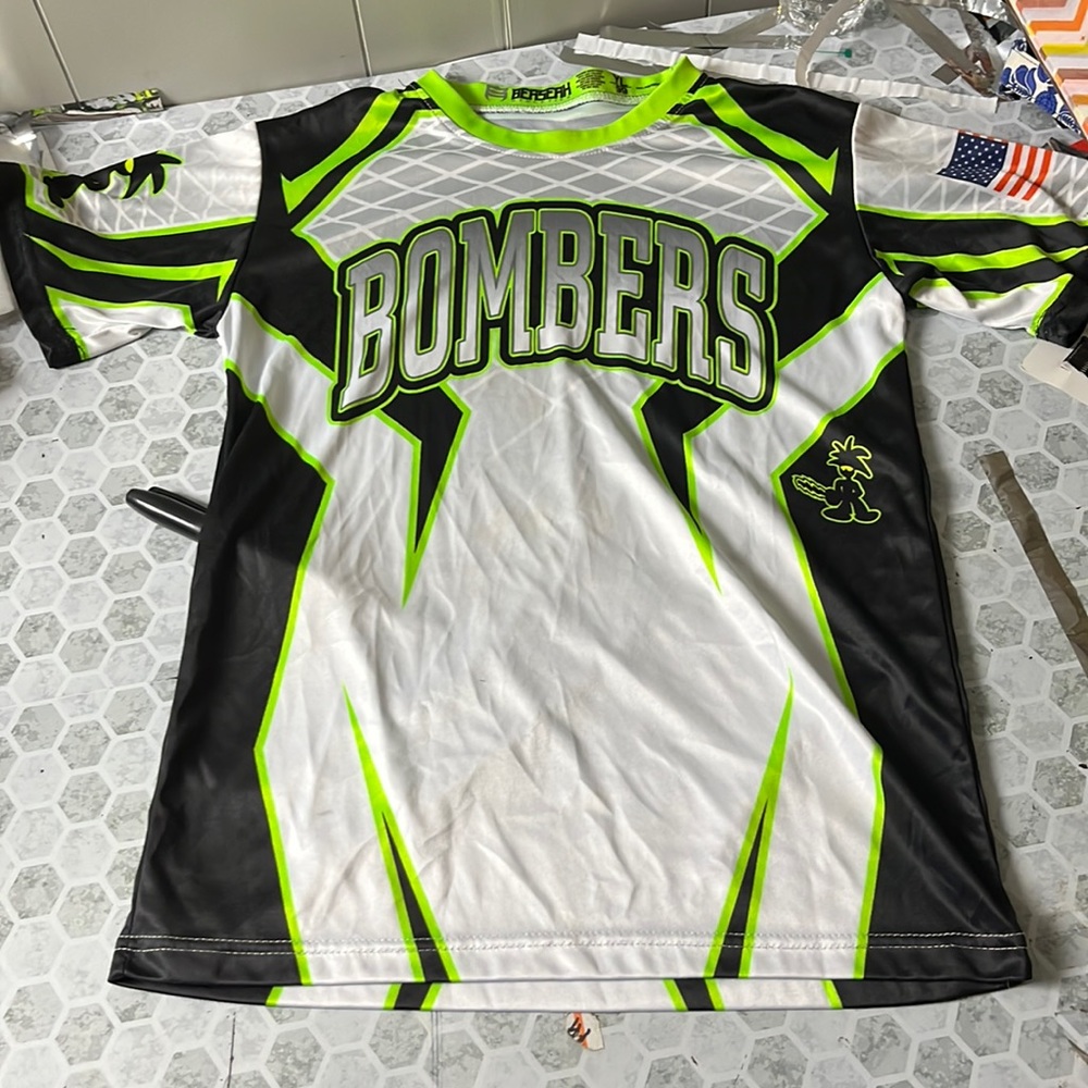 Berserk Athletics Youth Large Neon Green Bombers Short Sleeve Cycling Jersey